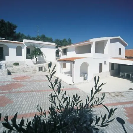 アパートホテル Carabella 3*