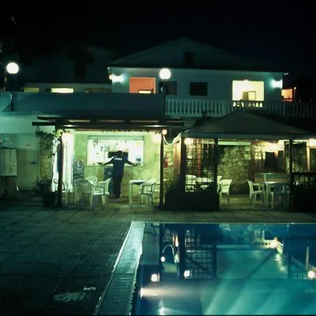 Carabella アパートホテル ヴィエステ